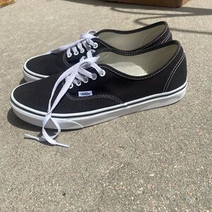 Vans Authentic Black/White Size 10.5